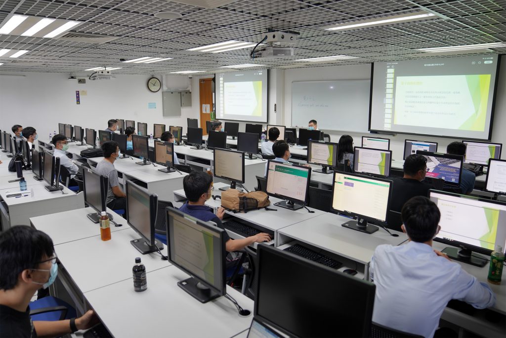 澳大與行政公職局辦資訊系統開發及網絡系統管理培訓課程/UM, SAFP co-organise training course in information system development and network management